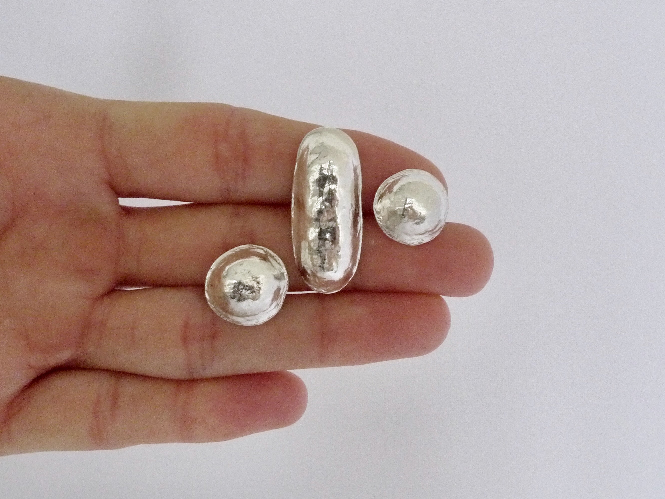 Line / Dot Lapel Pin