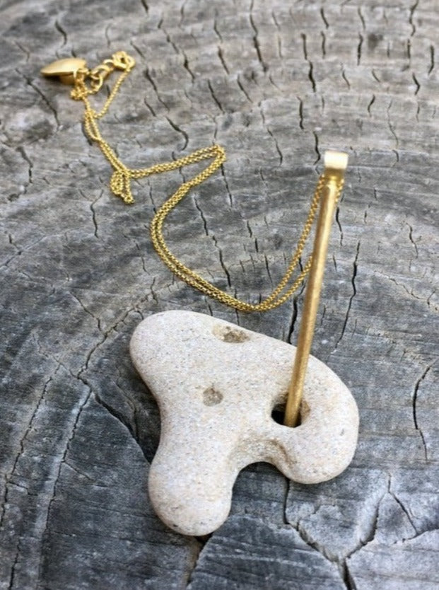 תליון מקל זהב ארוך עבודת יד עיצוב אורגני זהב 14 18 קרט