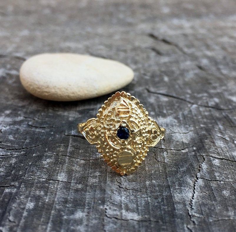Antique Orient Blues gold ring
