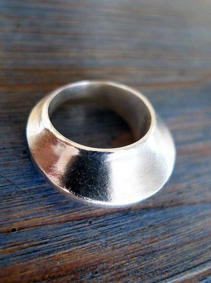 טבעת כסף גדולה אסימטרית מודרניתסטייטמנט משקל כבדה סטרלינג 925 ענקית מסיבית עיצוב חללי תל ממדי