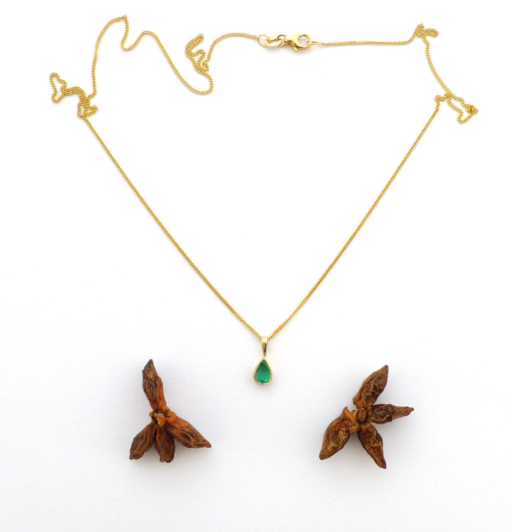 tear drop shape pear shape cut deep green emerald pendant necklace dainty small droplet charm on thin gold chain 14k solid gold pendant