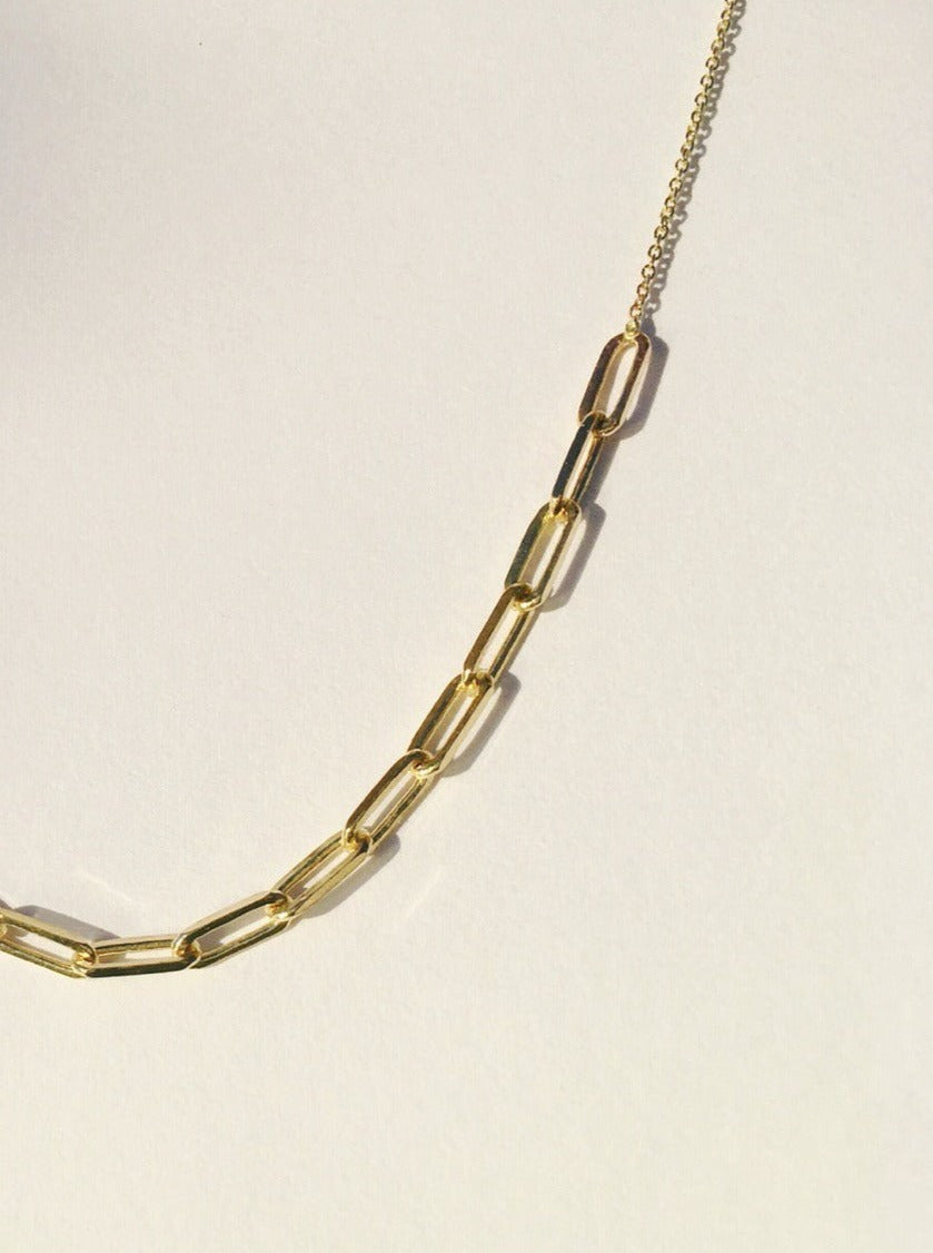 שרשרת עדי חוליות אובליות מלבניות מזהב 14 קרט אסימטרית על שרשרת חוליות דקה מזהב