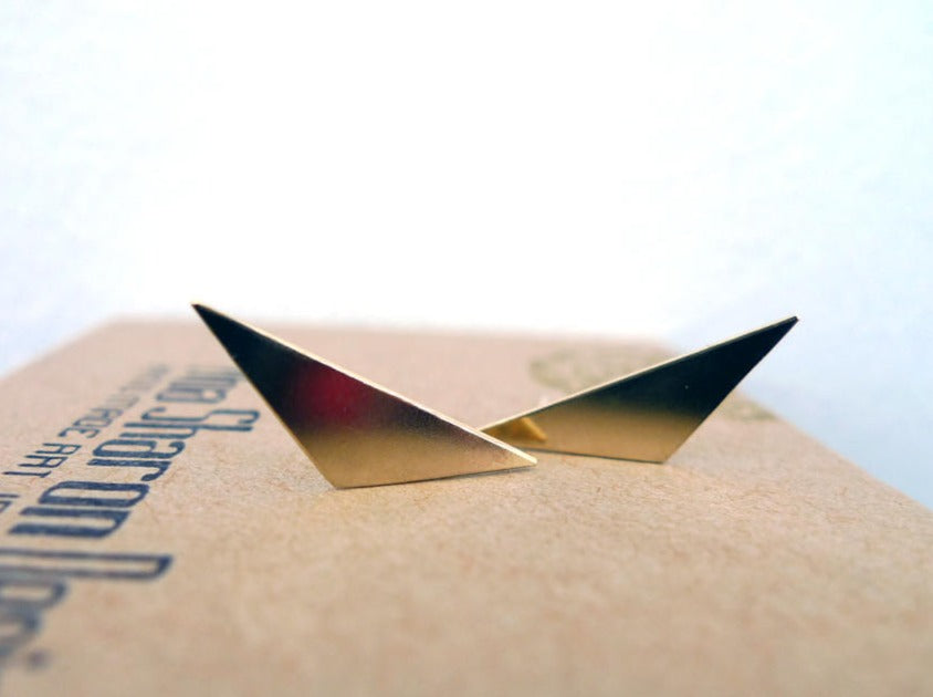 עגילי זהב משולשים גדולים 14 קרט זהב אמיתי סטייל פאנקיסט ענידה מיוחדת משולש מבריק תכשיטים חדים