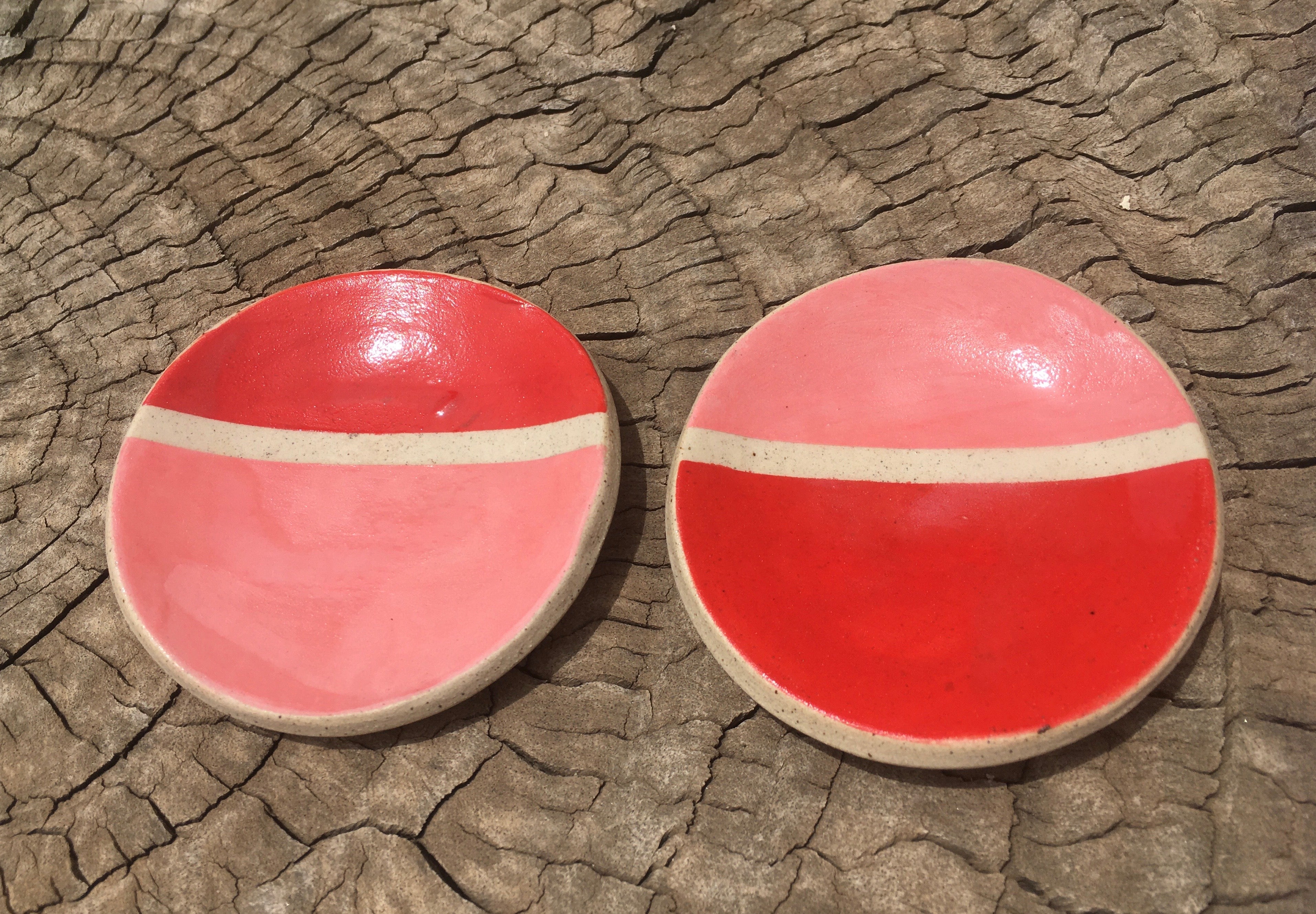 צלוחיות קרמיקה צבעוניות אדום ורוד קטנות לתכשיטים או לתבלינים / ריחות עבודת יד מיוצר בישראל עיצוב יחודי