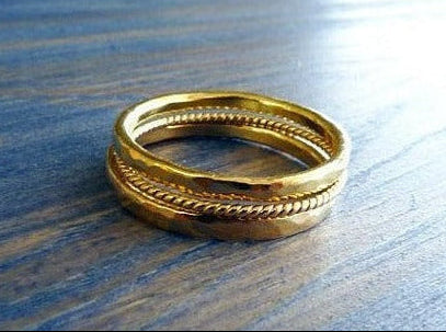 סט 3 טבעות זהב 14 קרט עבודת יד מרוקעות מסולסל צמה חבל דקה חצי עגול סגנון עתיק מתחתנים מדברי מיוצר בתל אביב