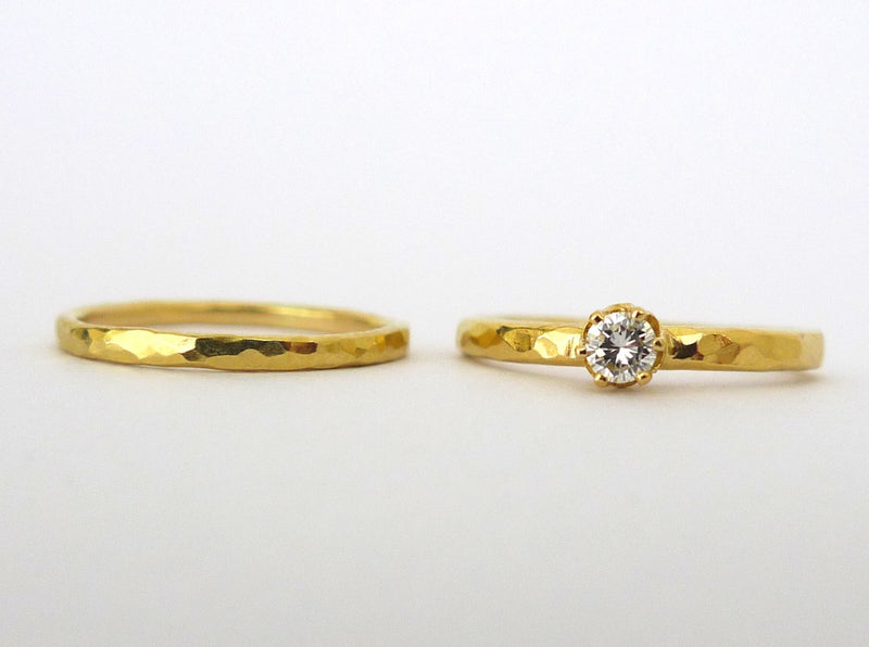 rustic hammered 14K solid gold wedding rings set. engagement solitaire brilliant cut clear diamond timeless ring.