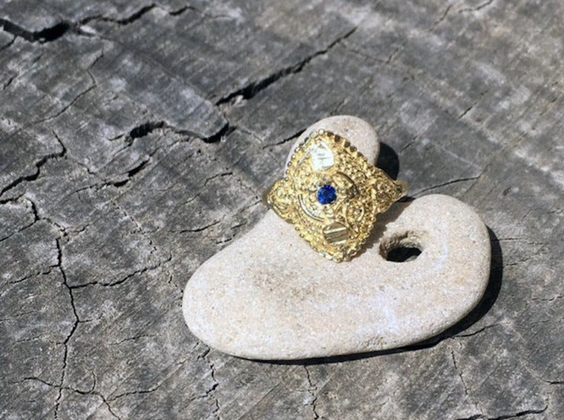 Ancient style sapphire gold ring