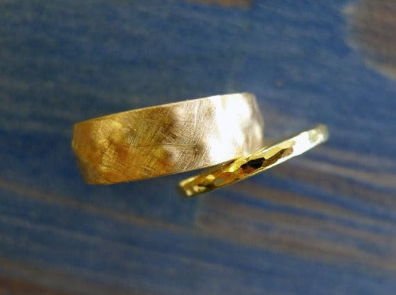 HAMMERED WEDDING RINGS SET MAN 14K GOLD BAND & WOMAN 18K GOLD BAND ORGANIC RUSTIC HAMMERED GOLD WEDDING SET UNPOLISHED ROUGH TEXTURED BANDS