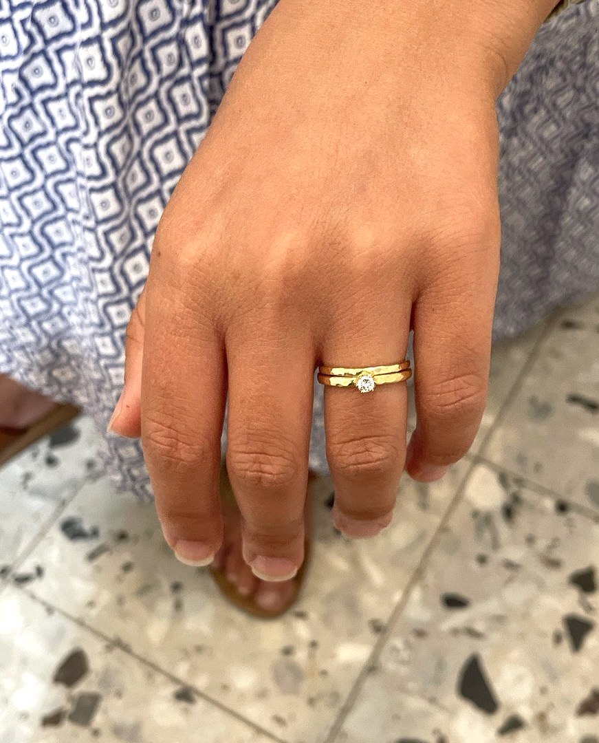 טבעת מרוקעת זהב 18 קרט נישואים עבודת יד קלאסית מתחתנים סגנון פשוט