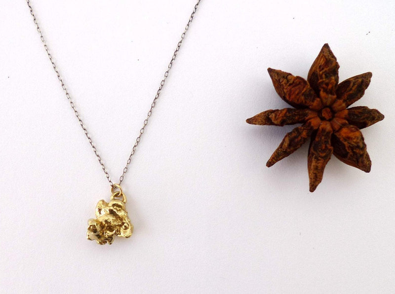 Amorphous in Gold