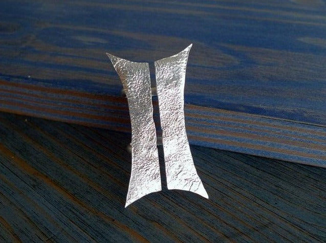 rough rustic edgy textured solid 925 silver sharp edges sting ring large over knuckles band large wide statement big silver ring alternative rock star