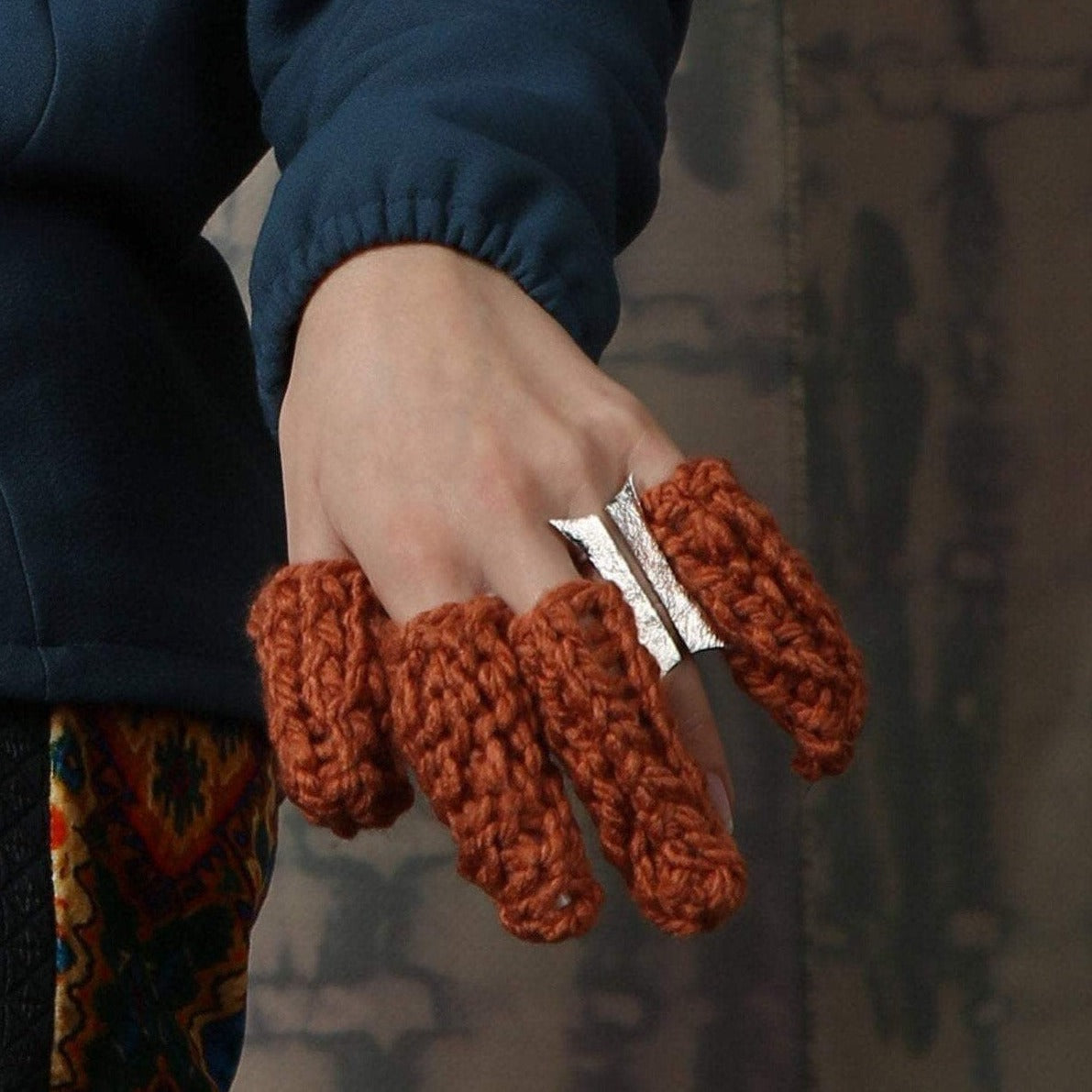 Duo large statement silver ring textured unique edgy shaped punk goth style dark shiny silver rustic sting ring unisex whole finger knuckle ring 925 open adjustable