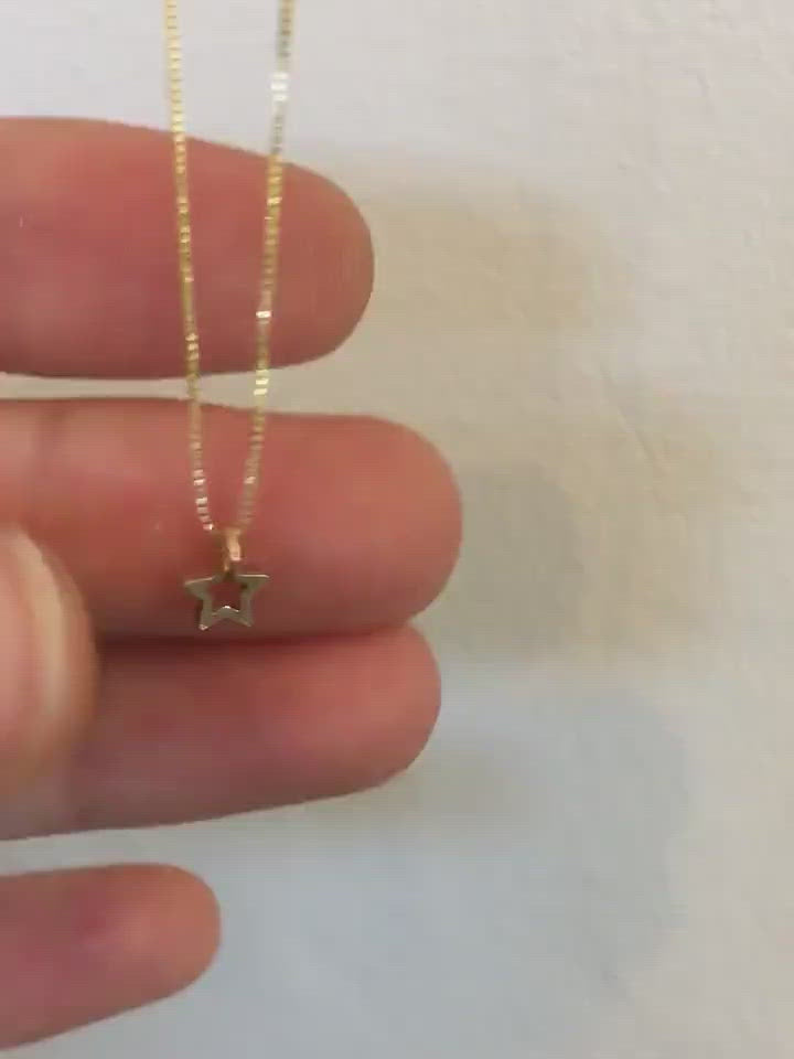 Gold Stars thin chain necklace