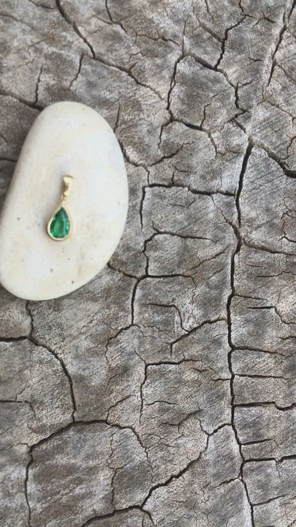 Emerald Tear Drop gold pendant layered classic style
