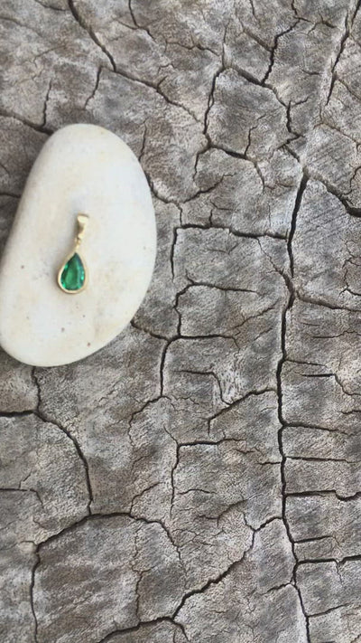 Emerald Tear Drop gold pendant layered classic style