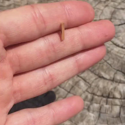 18K Side View stud earring