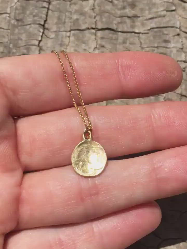 A Bigger Plate charm necklace 18k 