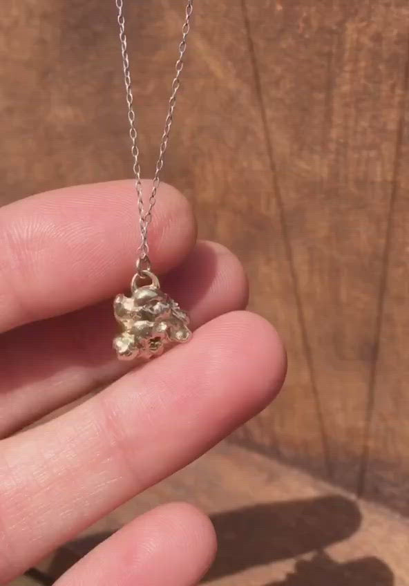Amorphous in Gold