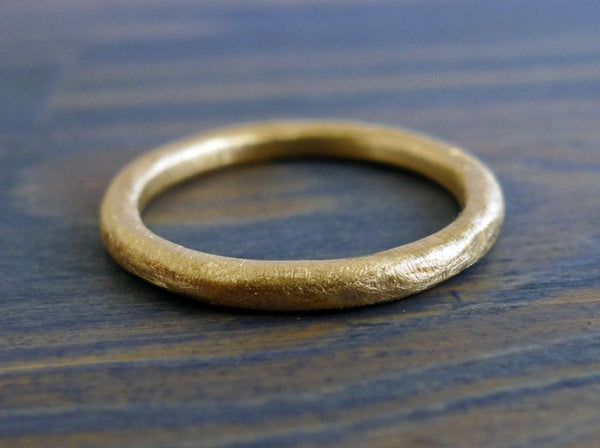 טבעת זהב 14 קרט עבודת יד עיצוב אורגני אמורפי טבעת עגולה אינסוף עיצוב עתיק מתחתנים טבעת נישואים מסיבית יוניסקס בגימור משויף&nbsp;