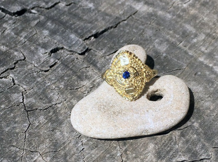 Antique Orient Blues gold ring