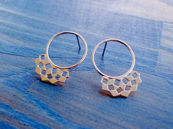 modern geometry stylish circle stud earrings cutout dainty mashrabiya jewelry contemporary