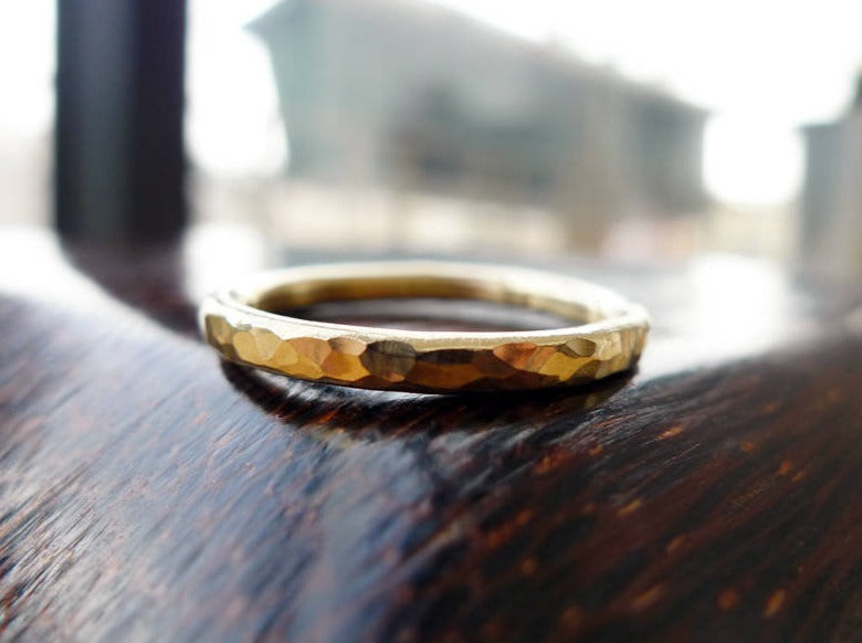 טבעת נישואים יוניסקס לגבר זהב אמיתי עבודת יד תכשיטים אונליין מיוצר בישראל 9קרט מרוקע סגנון פשוט עתיק קלאסי תכשיטי מעצבים